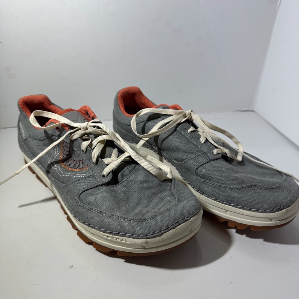 Astral Men’s Stylish Gray Sneakers with Orange Accents size 9.5